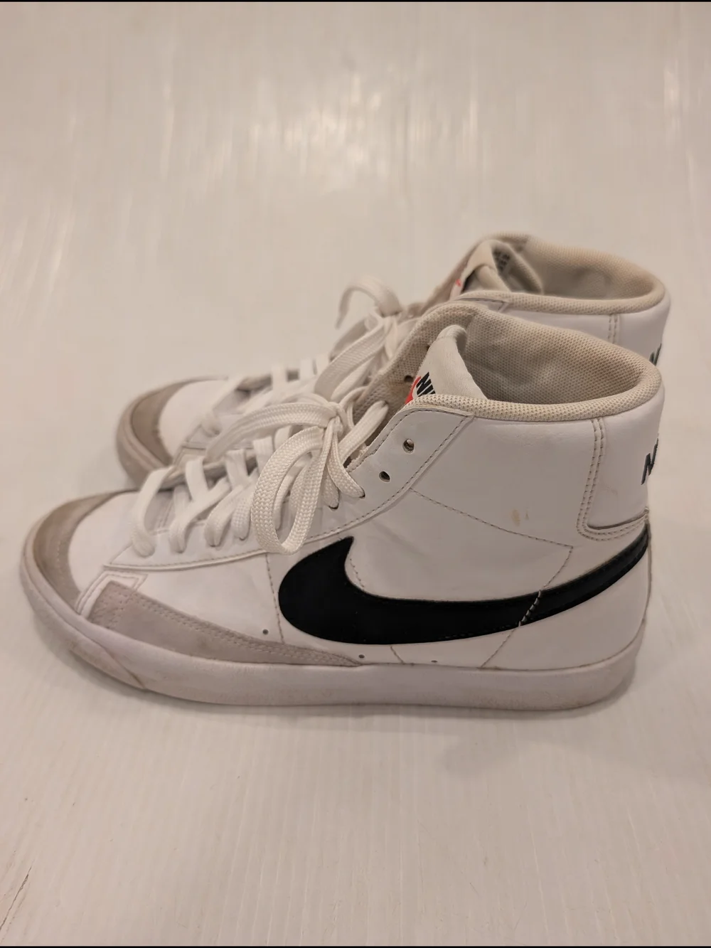 NIKE Blazer Mid 77 Vintage White High-Top Sneakers with Black Swoosh Youth Size7
